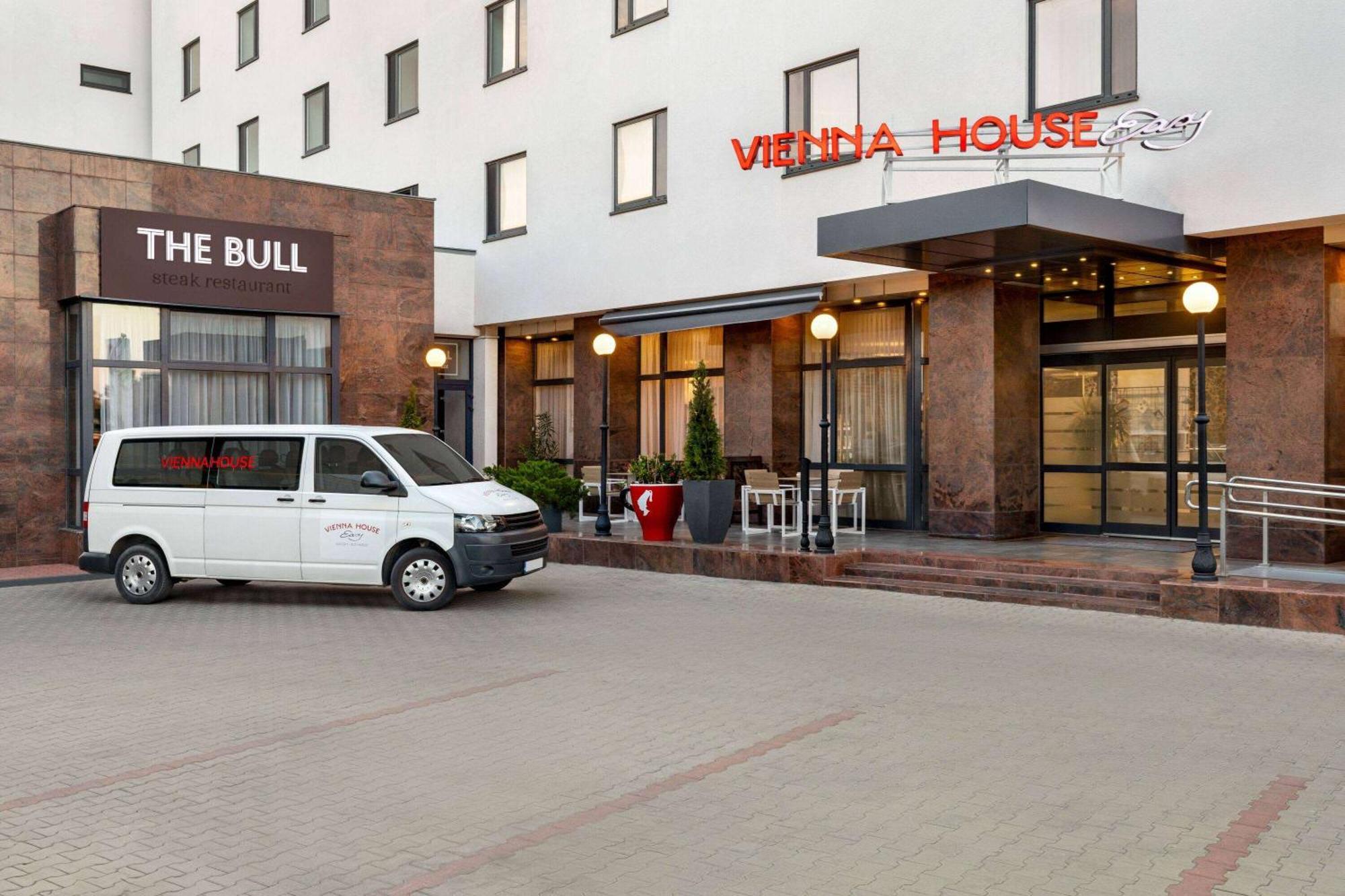 Hotel Vienna House Easy By Wyndham Bucharest Airport Otopeni Exterior foto