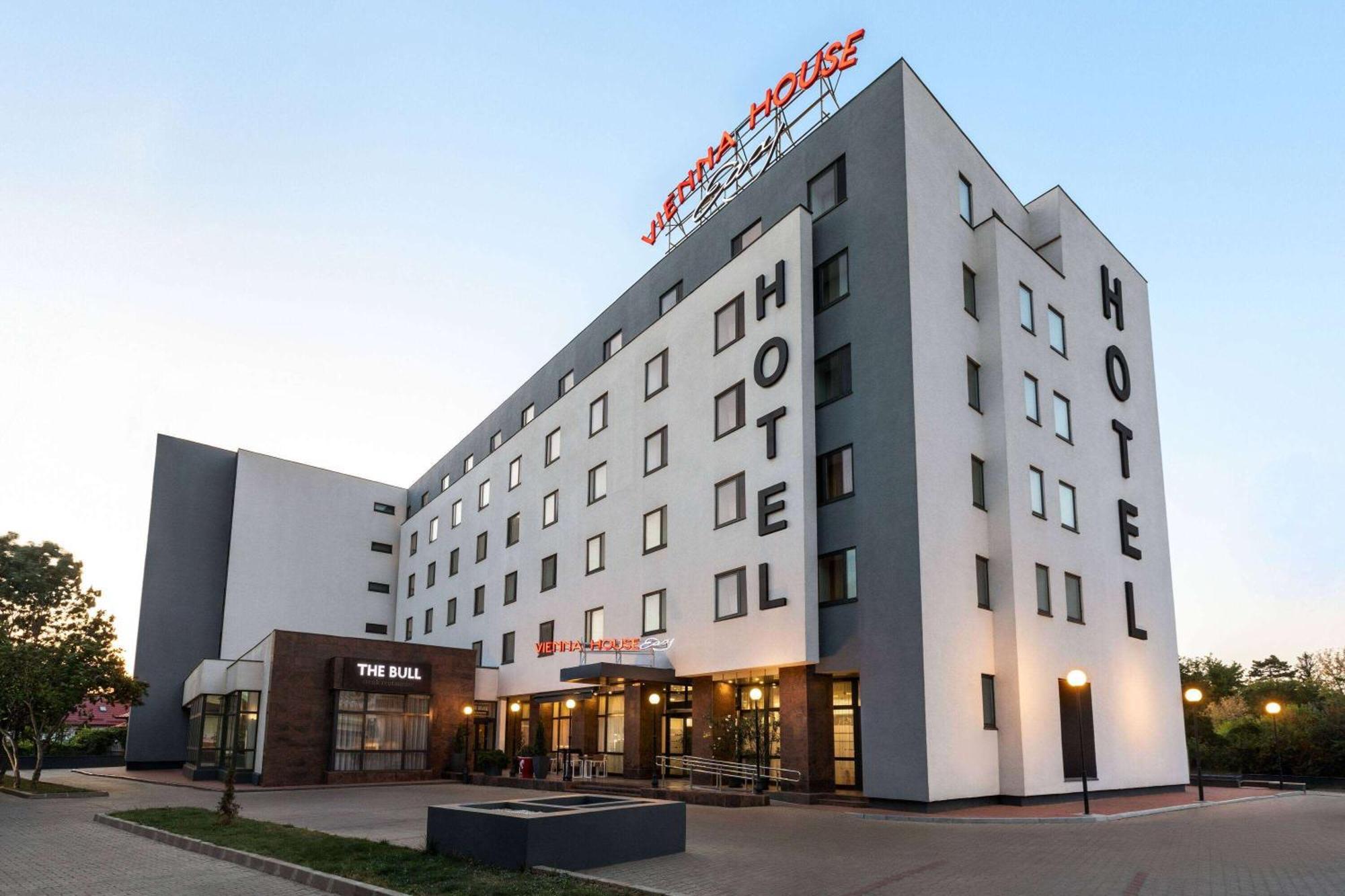 Hotel Vienna House Easy By Wyndham Bucharest Airport Otopeni Exterior foto